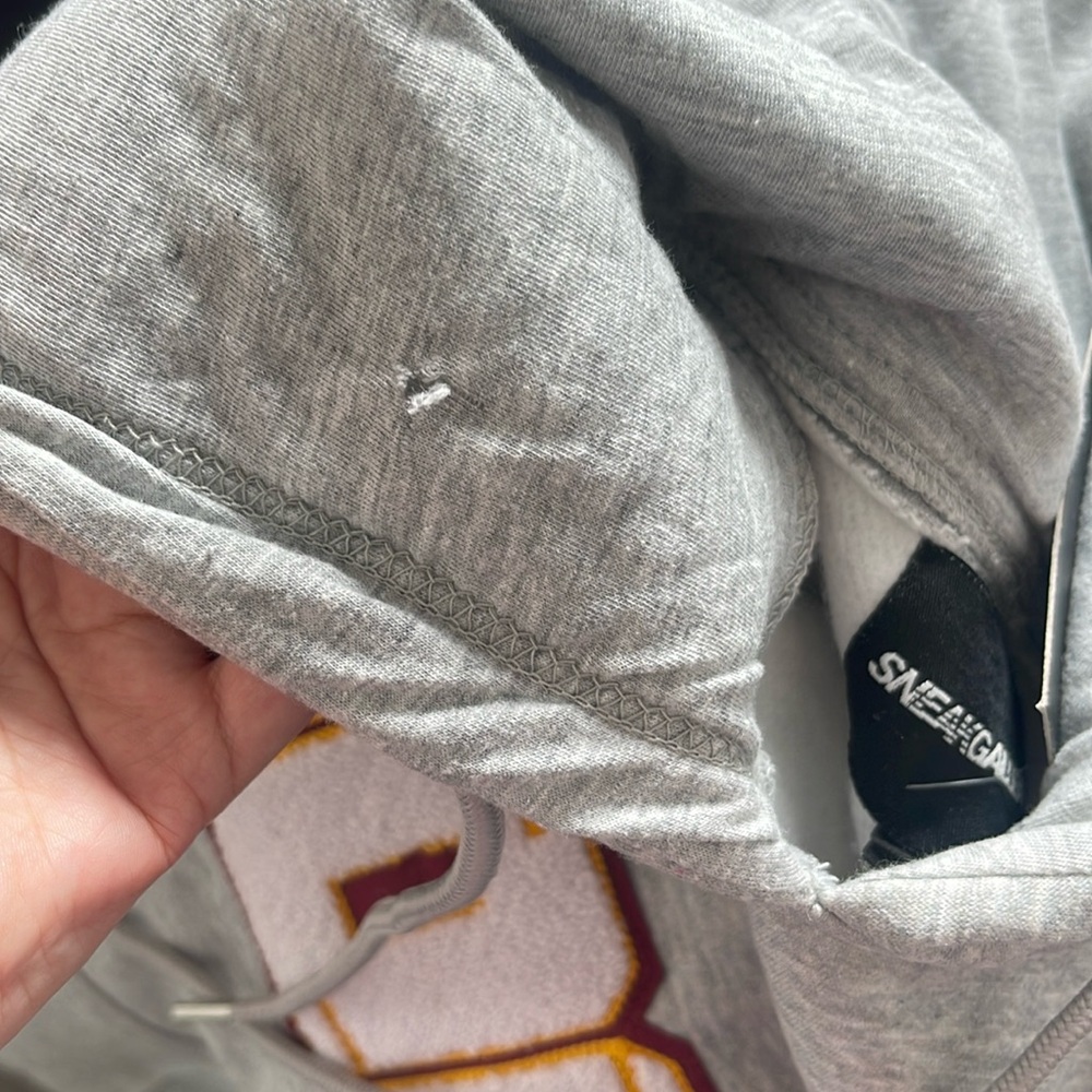 Sneakgallery "GOAT” Hoodie – Light Gray – Size S – 100% Cotton. - Picture 7 of 11